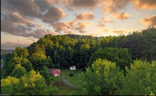 11526 US Highway 421, Purlear, NC 28665