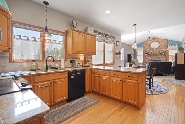 12135 32nd AVENUE, Pleasant Prairie, WI 53158