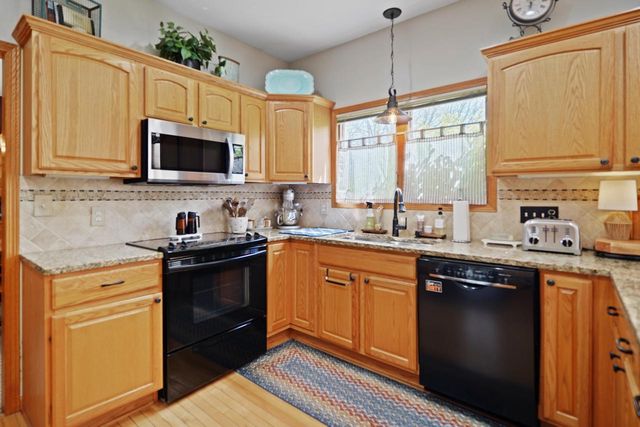 12135 32nd AVENUE, Pleasant Prairie, WI 53158