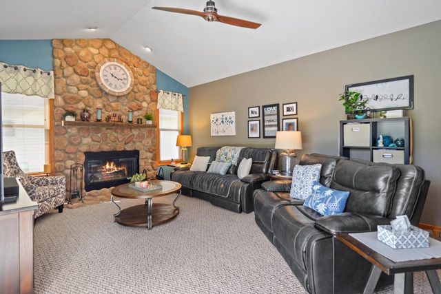 12135 32nd AVENUE, Pleasant Prairie, WI 53158
