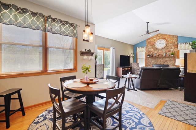 12135 32nd AVENUE, Pleasant Prairie, WI 53158
