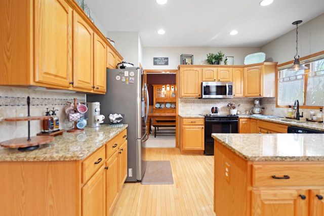 12135 32nd AVENUE, Pleasant Prairie, WI 53158