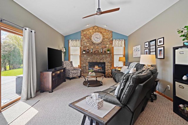 12135 32nd AVENUE, Pleasant Prairie, WI 53158