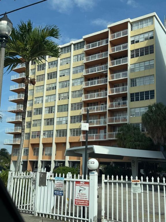 2025 NE 164th St 605, North Miami Beach, FL 33162