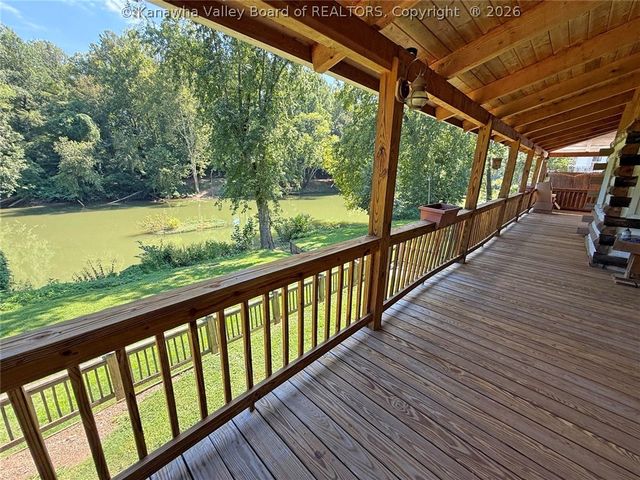 11438 Coal River Road, St Albans, WV 25177