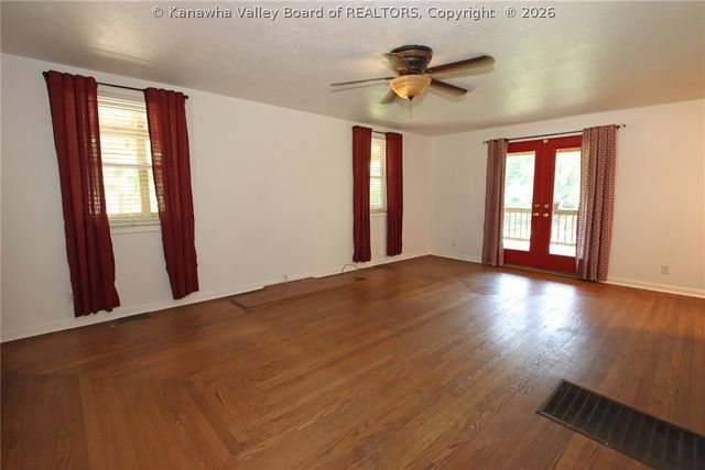 11438 Coal River Road, St Albans, WV 25177