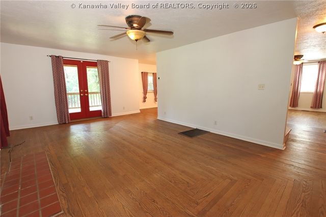 11438 Coal River Road, St Albans, WV 25177