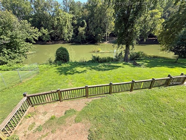 11438 Coal River Road, St Albans, WV 25177