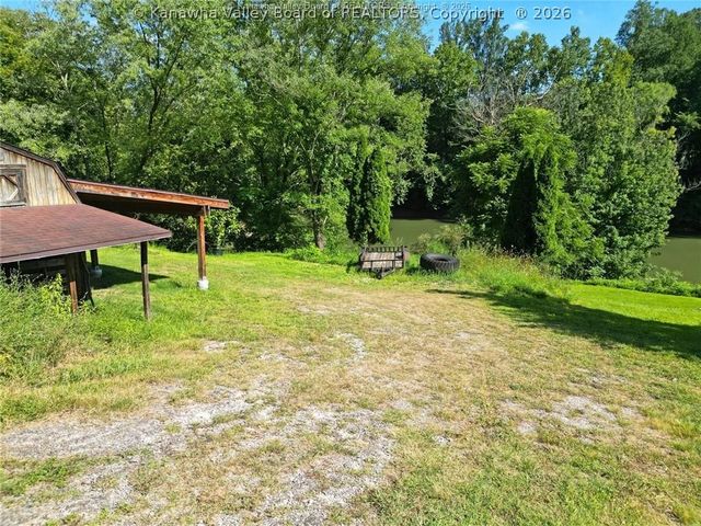 11438 Coal River Road, St Albans, WV 25177