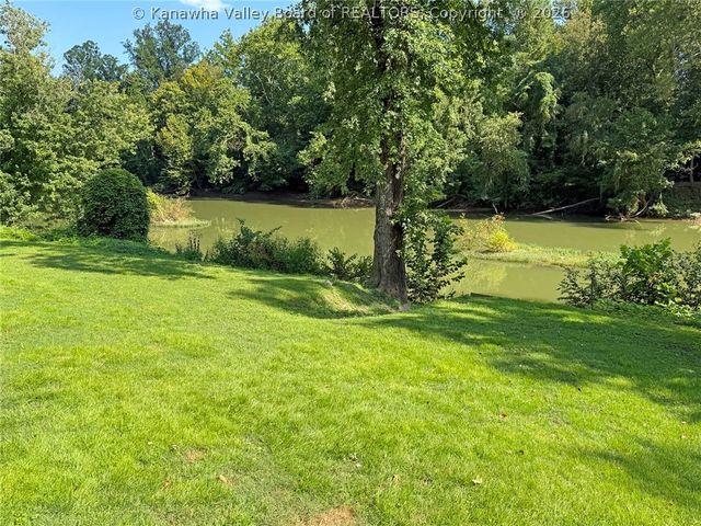 11438 Coal River Road, St Albans, WV 25177