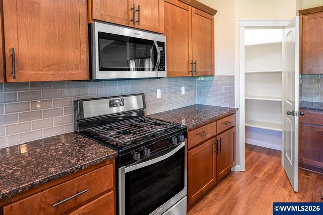 2000 NE Summit Dr, Albany, OR 97321
