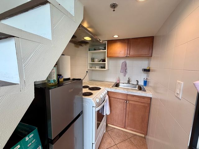72 Kneeland 705, Boston, MA 02111