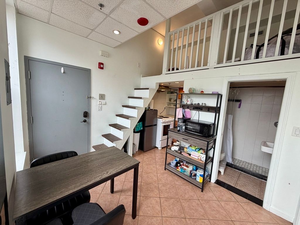 72 Kneeland 705, Boston, MA 02111