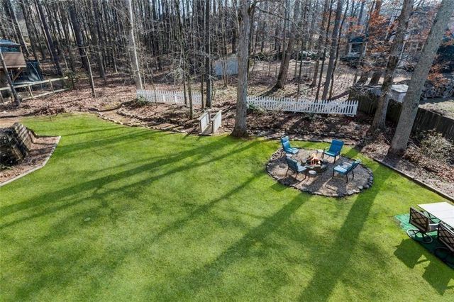 6411 Vicksburg NW Court, Acworth, GA 30101