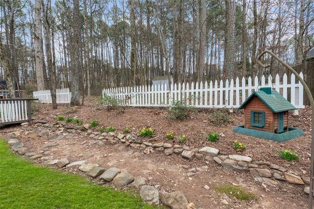 6411 Vicksburg NW Court, Acworth, GA 30101