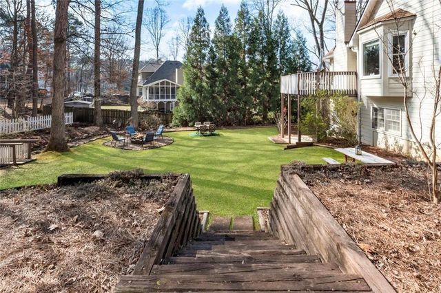 6411 Vicksburg NW Court, Acworth, GA 30101