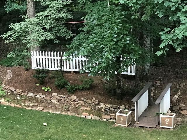 6411 Vicksburg NW Court, Acworth, GA 30101