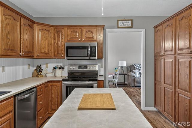 9618 E East Vista Drive, Hillsboro, MO 63050