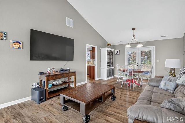 9618 E East Vista Drive, Hillsboro, MO 63050