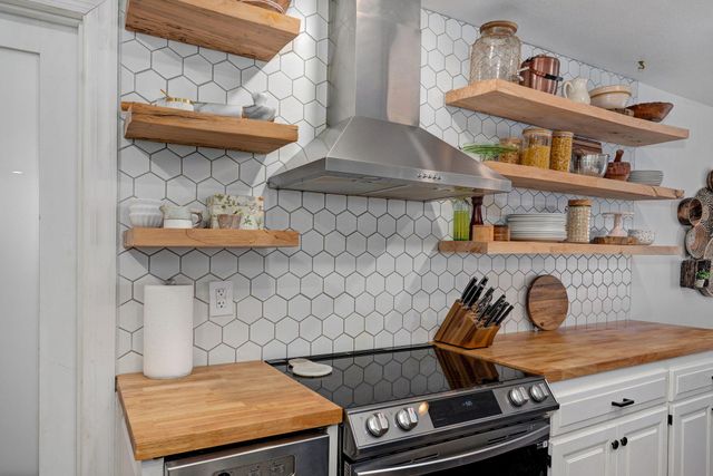 2025 N Equestrian, Nixa, MO 65714