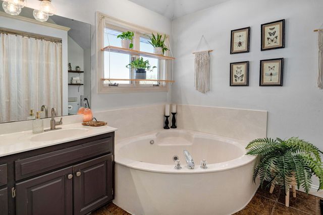 2025 N Equestrian, Nixa, MO 65714