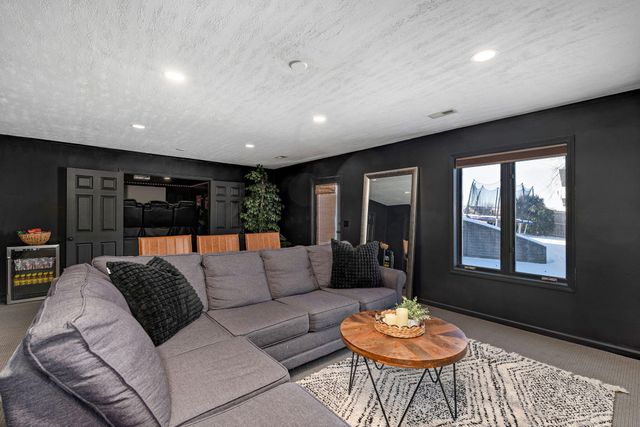 2025 N Equestrian, Nixa, MO 65714