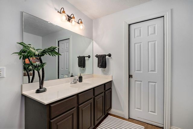 2025 N Equestrian, Nixa, MO 65714