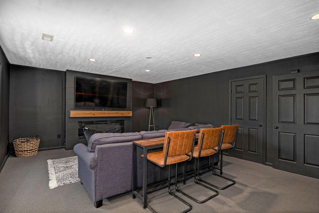 2025 N Equestrian, Nixa, MO 65714