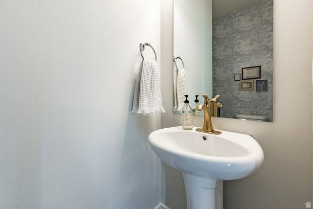 13618 S VERNET DR, Riverton, UT 84096