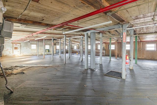 190 W Main St, Millbury, MA 01527