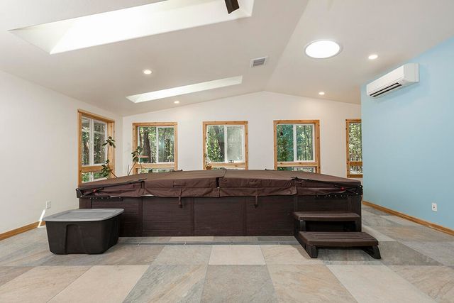 8843 Deer Creek Road, Selma, OR 97538