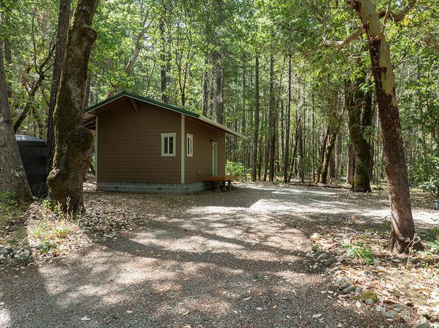 8843 Deer Creek Road, Selma, OR 97538