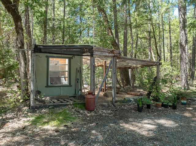 8843 Deer Creek Road, Selma, OR 97538