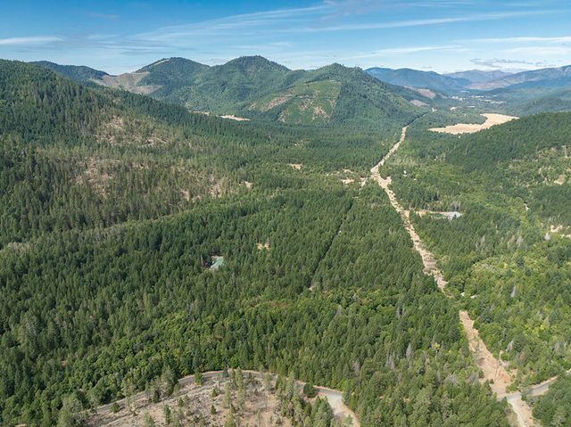 8843 Deer Creek Road, Selma, OR 97538