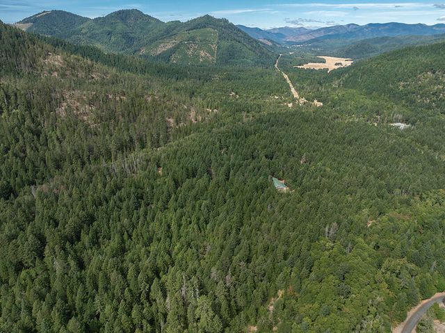 8843 Deer Creek Road, Selma, OR 97538