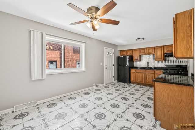 897 W North Avenue A, Villa Park, IL 60181