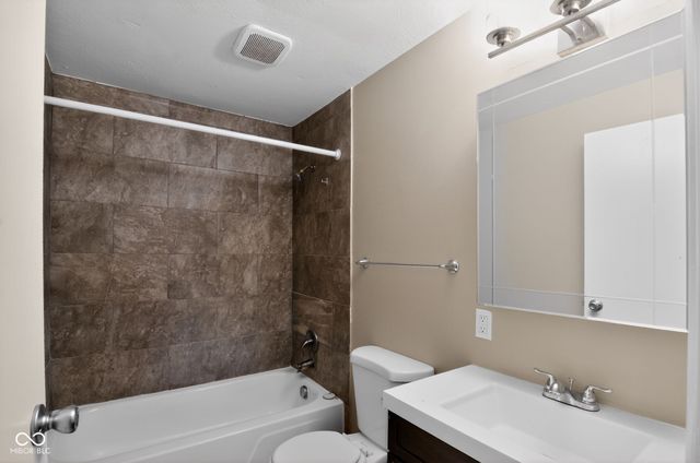 1717 S 9th Avenue, Beech Grove, IN 46107