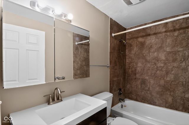 1717 S 9th Avenue, Beech Grove, IN 46107