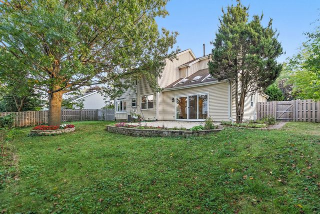1088 Pear Tree Lane, Wheeling, IL 60090
