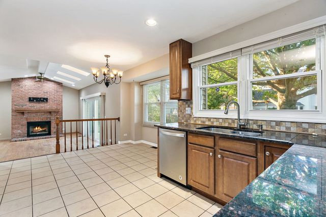 1088 Pear Tree Lane, Wheeling, IL 60090