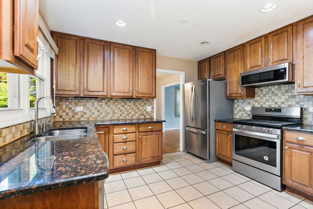 1088 Pear Tree Lane, Wheeling, IL 60090