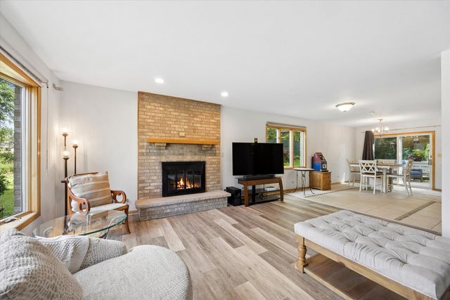 11131 Dineff Road, Lemont, IL 60439