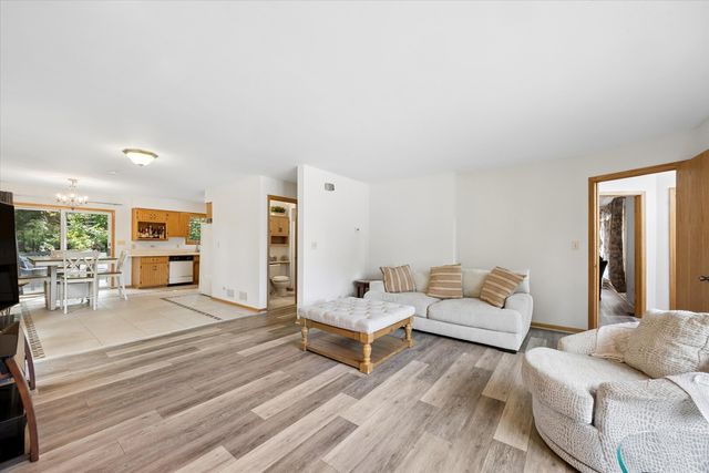 11131 Dineff Road, Lemont, IL 60439