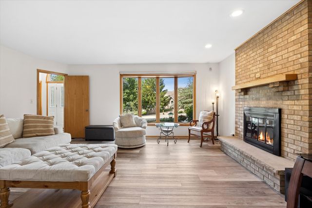 11131 Dineff Road, Lemont, IL 60439