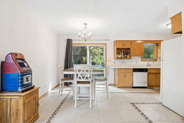 11131 Dineff Road, Lemont, IL 60439