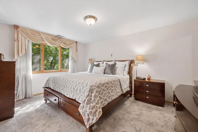 11131 Dineff Road, Lemont, IL 60439