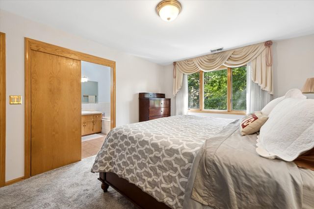 11131 Dineff Road, Lemont, IL 60439