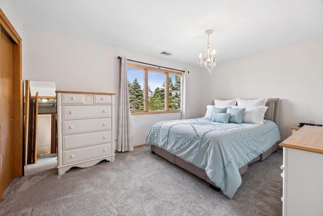 11131 Dineff Road, Lemont, IL 60439