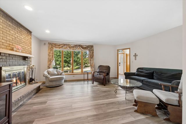 11131 Dineff Road, Lemont, IL 60439