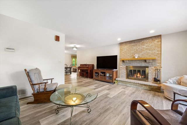 11131 Dineff Road, Lemont, IL 60439